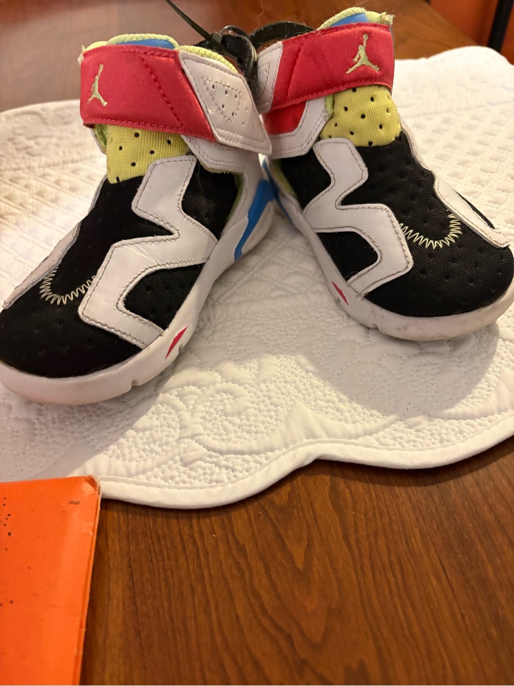 Jordan Kids Black, yellow & coral colored -Top Sneakers - size 8